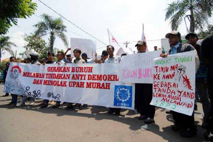 Ratusan Buruh di Jombang Demo Desak Pemerintah Cabut PP 78 tentang Upah