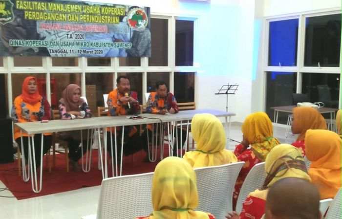 Dinkop UM Sumenep Fasilitasi Koperasi Magang di Industri Batik Gedog Tuban