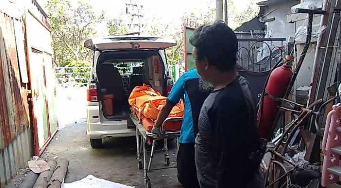 Dua Pekerja Bangunan di Depan Makam Wedoro Sidoarjo Tewas Tersengat Listrik Dua Pekerja Bangunan di Depan Makam Wedoro Sidoarjo Tewas Tersengat Listrik