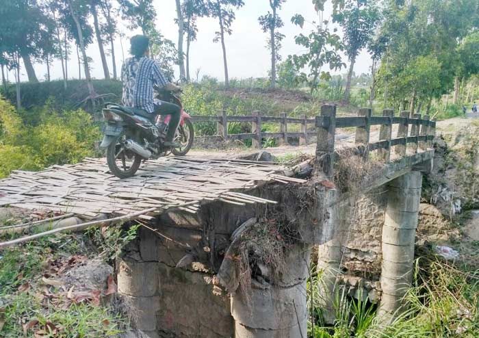 Rusak Parah, Jembatan Penghubung di Wonodadi Belum Tersentuh Pemkab Blitar