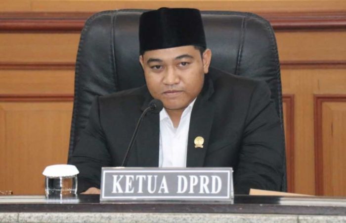 Kerusakan Jalan di Gresik Jadi Bahan Meme, Begini Respon Ketua DPRD