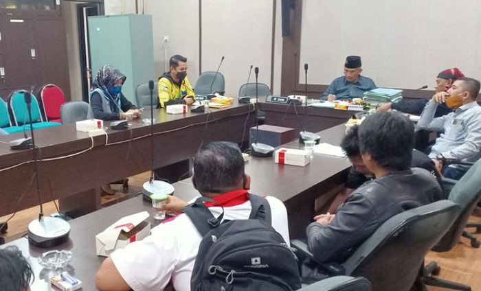 Tuntut Perbaikan Jalan Rusak, Ormas Gaib Perjuangan dan L-KPK Datangi DPRD Kabupaten Pasuruan