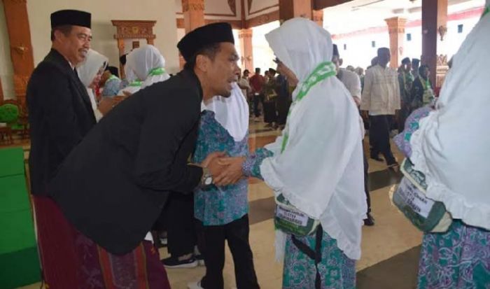 Bupati Madiun Lepas Jemaah Haji ke Asrama Haji