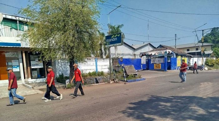 1.000 Buruh Pabrik Triplek Jombang Terancam PHK Massal