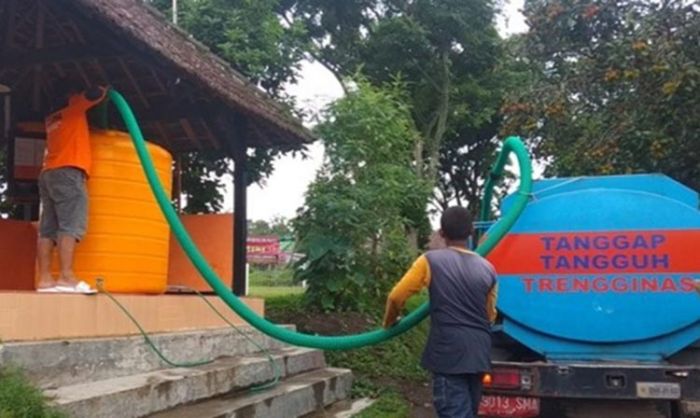 Bantu Warga Terdampak Banjir, ​Pemkab Kediri Dropping Air Bersih ke Daerah Bencana