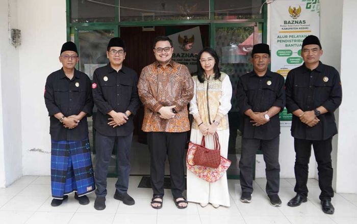 Bersama Istri, Bupati Kediri Tunaikan Pembayaran Zakat Melalui Baznas