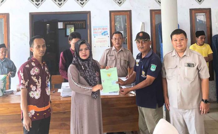 Tim PTSL Kantor Pertanahan Kabupaten Pasuruan Serahkan 450 Sertifikat di Desa Kedungrejo