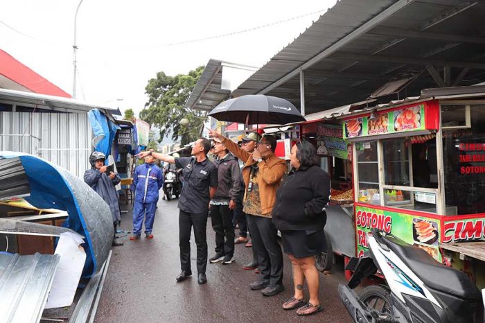 Pj Wali Kota Batu Minta Warga Lapor Jika Ada Pohon Rawan Tumbang