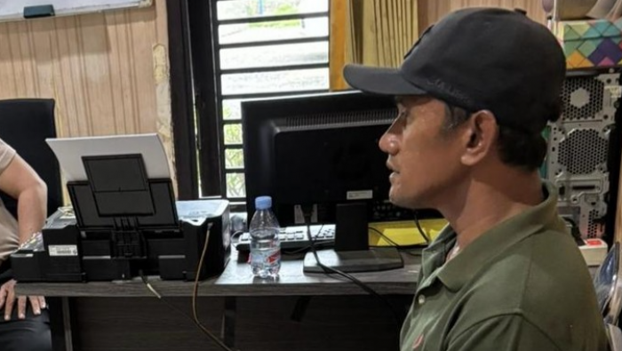 Polres Gresik Periksa Pria Warga Bangkalan yang Naik ke Kapal Tanpa Izin Tengah Malam Polres Gresik Periksa Pria Warga Bangkalan yang Naik ke Kapal Tanpa Izin Tengah Malam