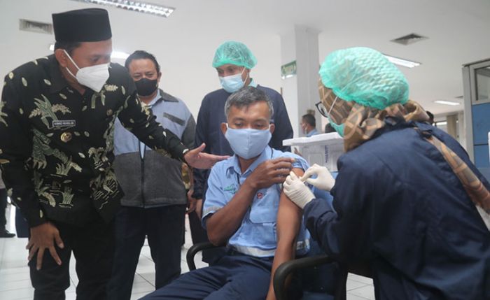 Bupati Muhdlor Apresiasi Pabrik Kertas PT Tjiwi Kimia Gelar Vaksinasi Gotong Royong