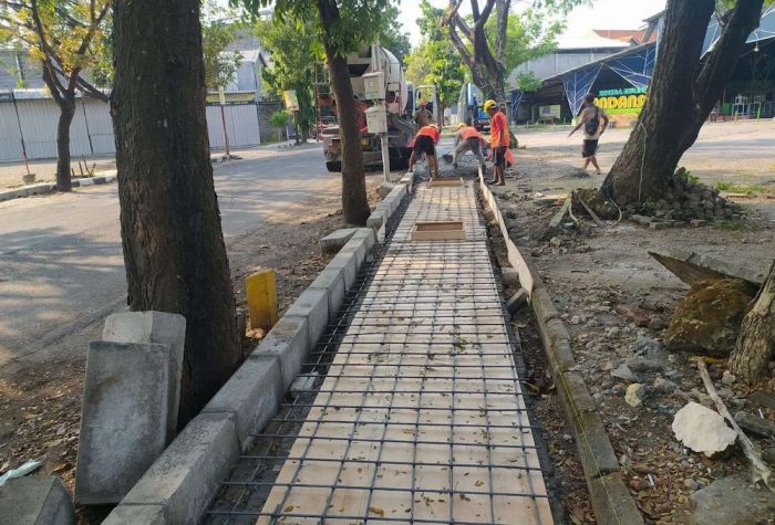 Cegah Banjir, Pemkab Lamongan Petakan Sejumlah Titik Genangan dan Keruk Saluran Air