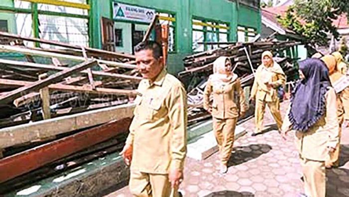 Disdikbud Kota Mojokerto Serahkan Dokumen Lelang Fisik Rp1,6 Miliar ke PBJ