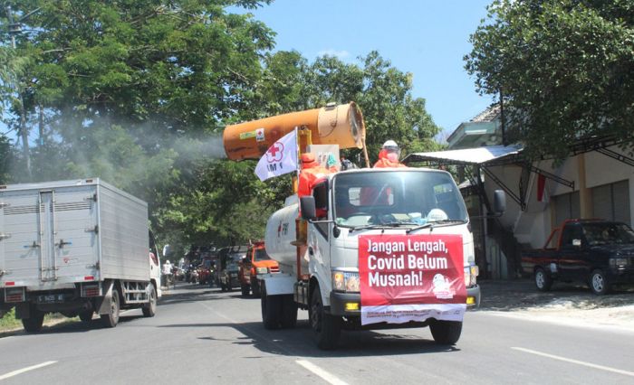 PMI Jatim Terjunkan Mobil Gunner ke Bojonegoro, Semprot Disenfektan di Area Kota