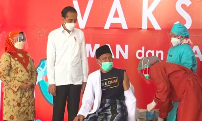 ​Pantau Vaksinasi di Jombang, Jokowi Titip Pesan Ini