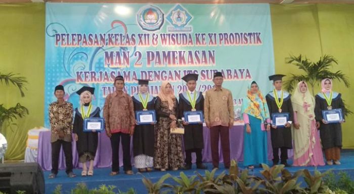 MAN 2 Pamekasan Gelar Pelepasan Siswa Kelas XII dan Wisuda ke XI Prodistik 2019