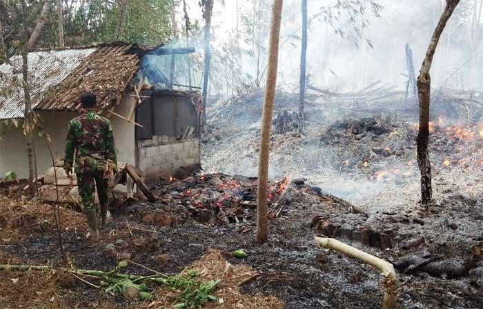 Sebuah Rumah di Banjarsari Pacitan Gosong Dilalap Api