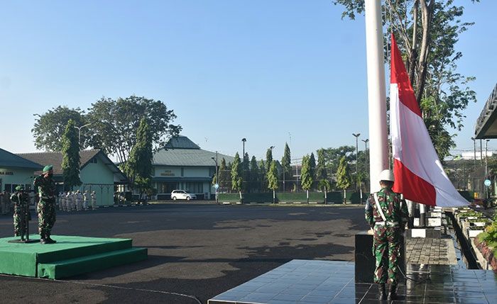 Tingkatkan Nasionalisme, Prajurit Korem 084/BJ Gelar Upacara Bendera