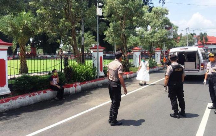 Demam dan Batuk, Penumpang KA dari Bandung Dievakuasi ke RSUD Mardi Waluyo Kota Blitar