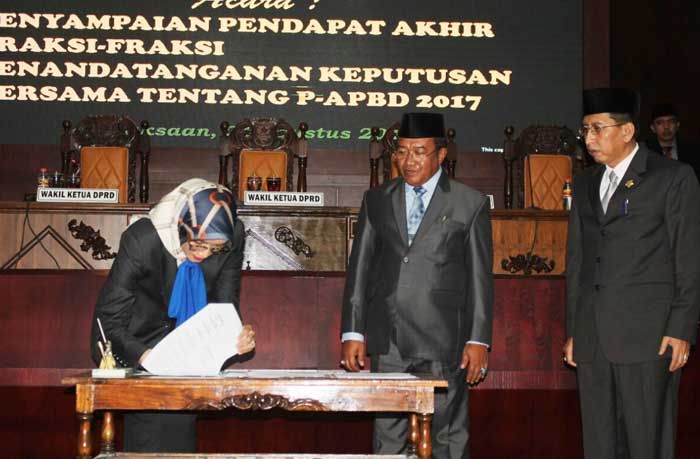 Seluruh Fraksi Setujui P-APBD Kabupaten Proboliggo 2017