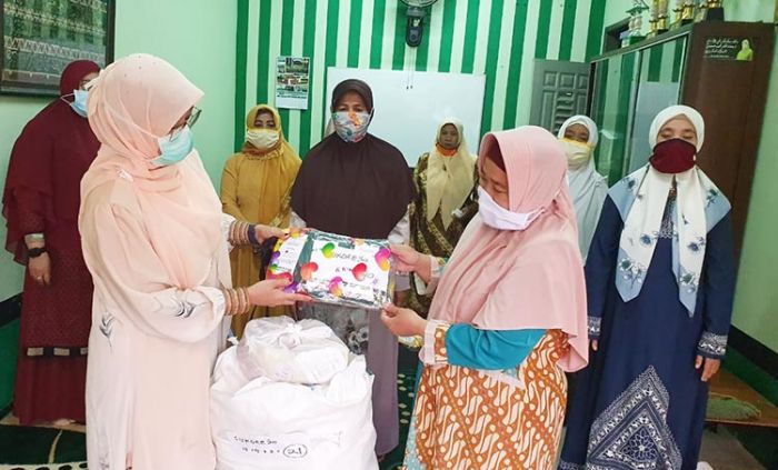 Bantu Cegah dan Atasi Dampak Corona, Hj. Aida Fitriyati Bagikan Masker, Sembako, & Hand Sanitizer