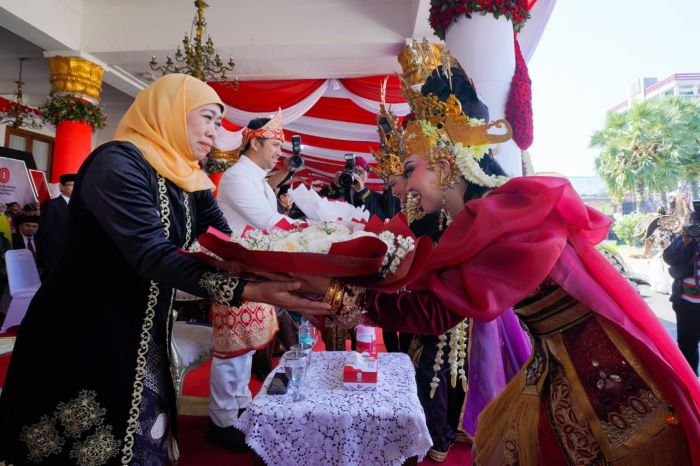 Berlangsung Khidmat, Gubernur Khofifah Pimpin Upacara Hari Kemerdekaan ke-80