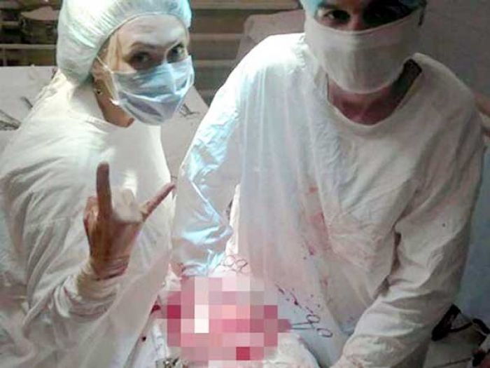 Gawat, Dokter dan Perawat di Rusia Keranjingan Selfie saat Melaksanakan Operasi