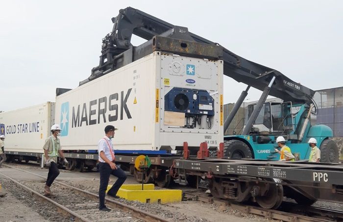 Prospek, PT KAI Mulai Operasikan Kereta Api Barang dari Stasiun Indro Gresik