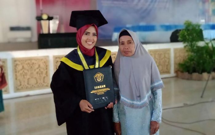 Meski Kuliah Sambil Kerja, Nadofah Berhasil Menjadi Lulusan IPK Tertinggi Magister Ilmu Ekonomi UTM