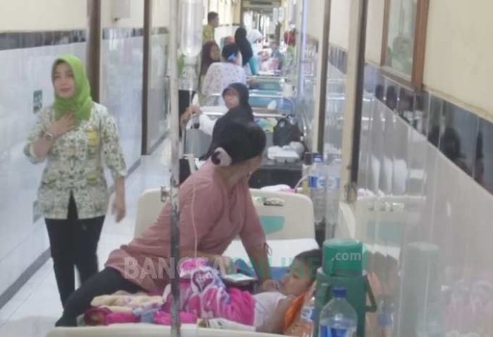 RSUD Jombang Kebanjiran Pasien DBD, Terpaksa Dirawat di Lorong