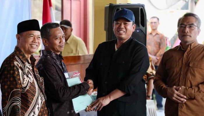 Pesan Menteri ATR/BPN saat Serahkan 811 Sertifikat Konsolidasi Tanah di Parangtritis Pesan Menteri ATR/BPN saat Serahkan 811 Sertifikat Konsolidasi Tanah di Parangtritis