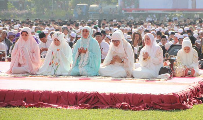 Karhutla dan Kemarau Panjang Landa Indonesia, Khofifah Bersama Ribuan Warga Jatim Sholat Istisqa