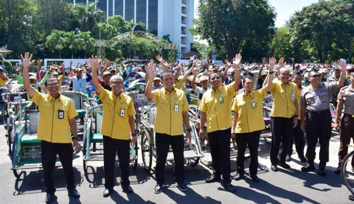 Petrokimia Gresik Santuni 1.200 Abang Becak