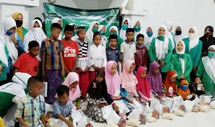 Fatayat Pragaan Gelar Baksos Santuni Anak Yatim dan Bagi-bagi Takjil