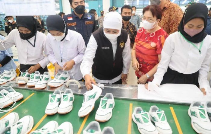 Gubernur Khofifah: Good News dari Madiun, Ekspor 14.150 Pasang Sepatu ke China