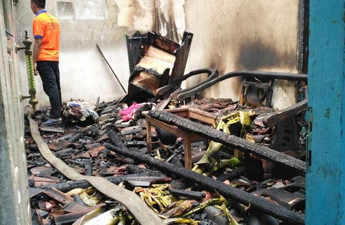 Balita Main Korek, 2 Rumah di Lumajang Hangus Terbakar