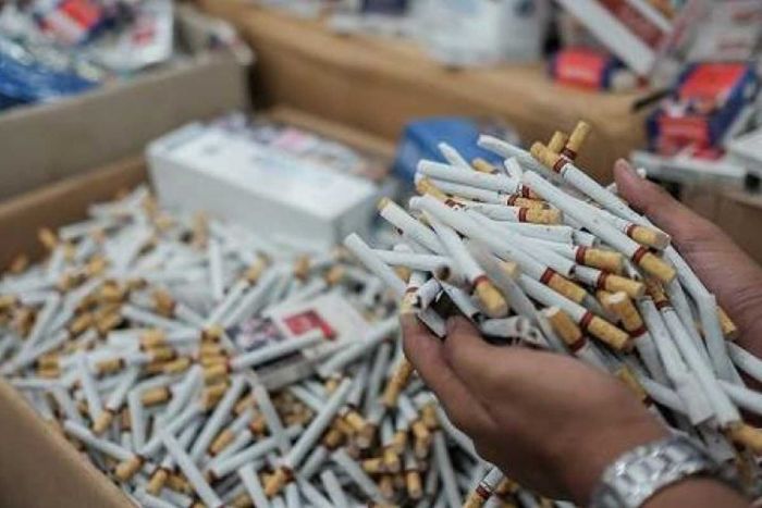 Diduga Selundupkan Rokok Ilegal, Polisi Gerebek Rumah Kos di Karang Empat Surabaya