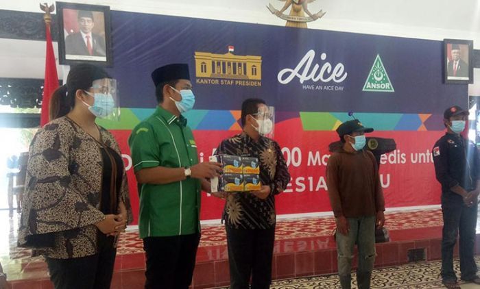 GP Ansor dan Aice Distribusikan 150 Ribu Masker Medis untuk Daerah Bencana Semeru Rentan Covid-19