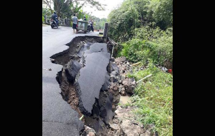 Diguyur Hujan Deras, Jalan Ngemplak Ambles