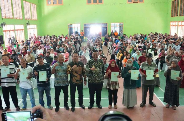 Serahkan Ratusan Sertifikat PTSL, Wujud Pemkab Kediri Percepat Legalitas Hak Aset Milik Warga