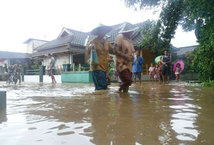 Kerek Dikepung Banjir, Satkor BPBD: Motor Masih Bisa Lewat