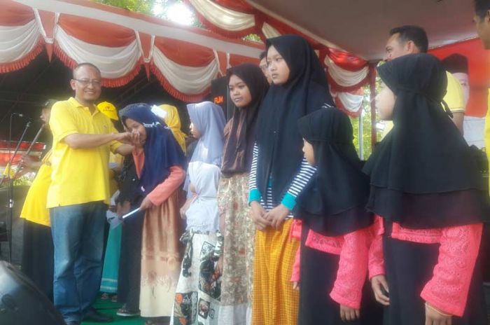 Peringati HUT RI ke-73 di Ujungpangkah, Golkar Gresik Santuni Yatim Piatu