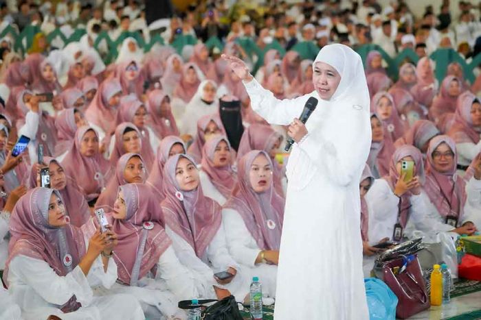 Sambut Tahun Baru 1447 H, Gubernur Khofifah Ajak Masyarakat Sholawat dan Zikir Bersama Sambut Tahun Baru 1447 H, Gubernur Khofifah Ajak Masyarakat Sholawat dan Zikir Bersama