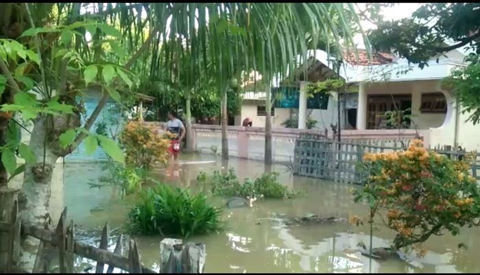 Hujan Deras dan Air Laut Pasang, Pamekasan Langsung Dikepung Banjir