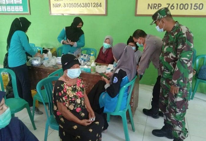 Antisipasi Gelombang Ketiga Covid-19 di Ngawi, Posramil Gerih Gelar Vaksinasi untuk Lansia