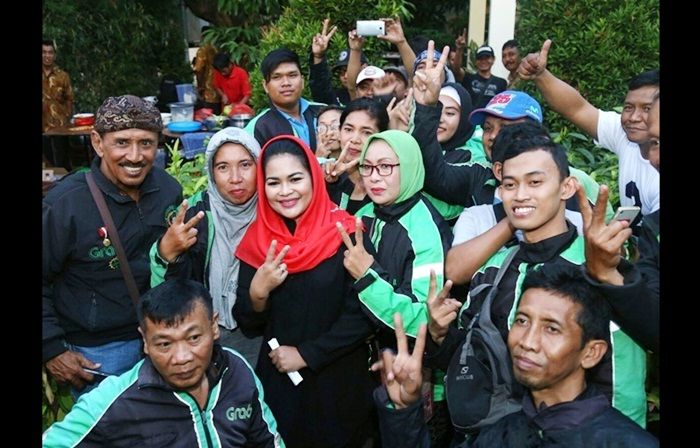 Bertemu Ojek Online, Puti Sampaikan Program Kesehatan dan Pendidikan Bertemu Ojek Online, Puti Sampaikan Program Kesehatan dan Pendidikan
