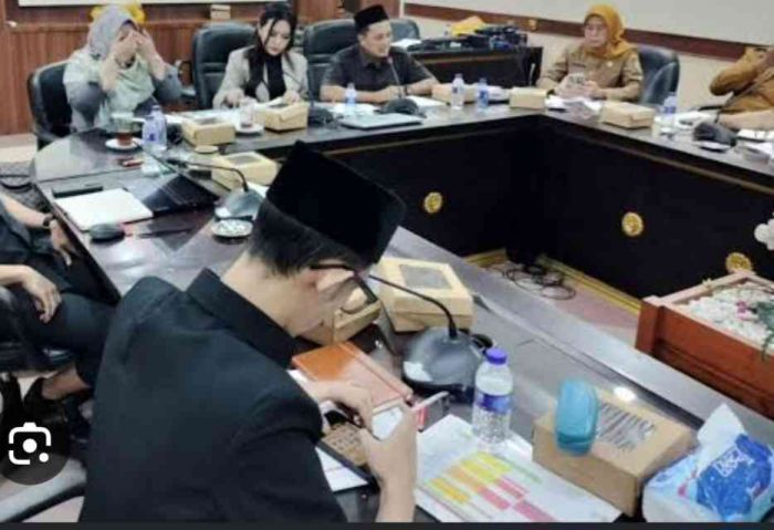 Viral Main Game dan Merokok saat Bahas Stunting, Anggota DPRD Jember Minta Maaf