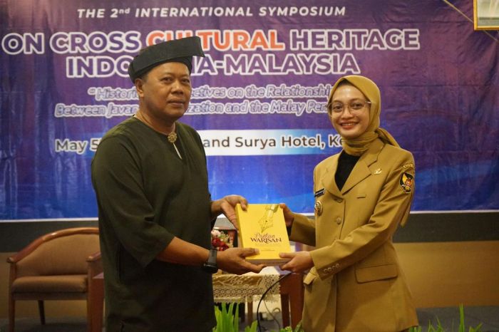 Wali Kota Kediri Buka International Symposium, Kolaborasi UN PGRI Kediri dan Institusi dari Malaysia Wali Kota Kediri Buka International Symposium, Kolaborasi UN PGRI Kediri dan Institusi dari Malaysia