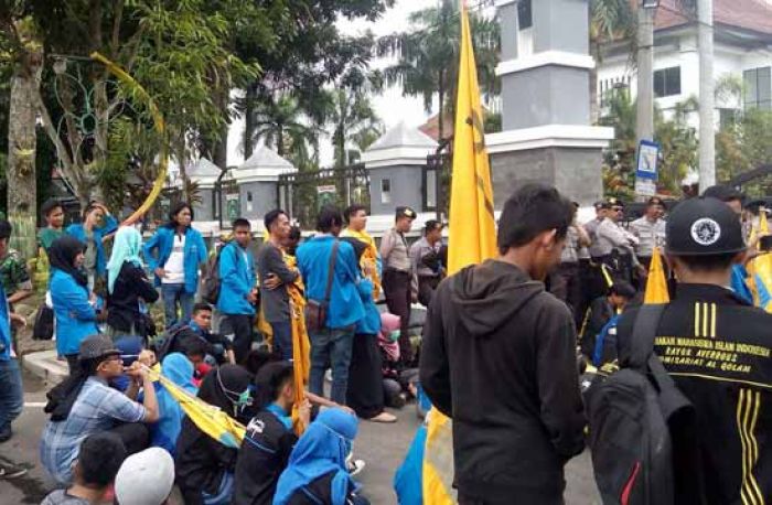 Marak Tempat Hiburan Malam tak Berizin, PMII Malang Demo DPRD dan Pemkab