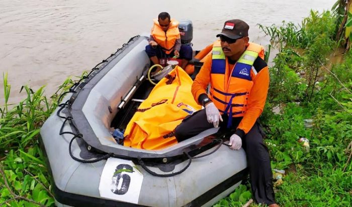 Basarnas Jatim Pastikan Penemuan Jenazah di Sungai Brantas Korban Perahu Penyeberangan