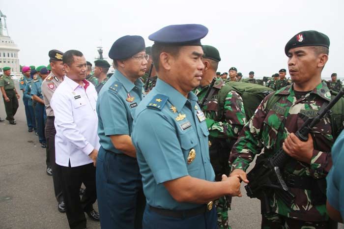 Koarmatim Lepas Satgas Pamtas RI-PNG